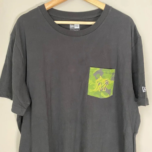 NWT Mens New Era MLB Miami Marlins Camo Pocket Black T-Shirt w Gold Logo Size XL - Picture 5 of 16